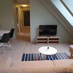 Kong Oscars Apartment *
