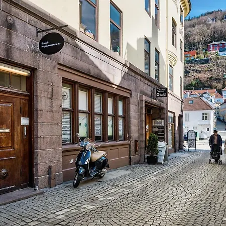 Kong Oscars Apartment