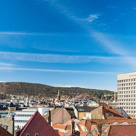 Kong Oscars Apartment *