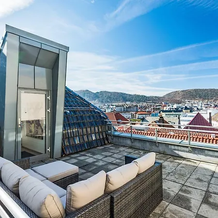 Kong Oscars Apartment